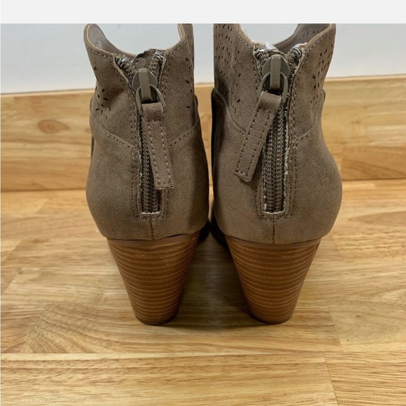 Violet&Red Women's Tan Ankle Boots /New without tags - Picture 5 of 9